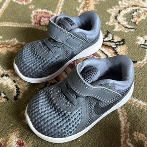 Toddle size 5 Nike sneakers